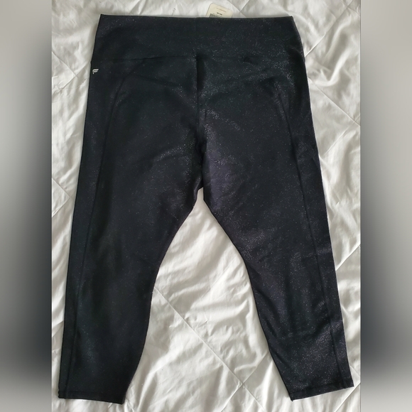 NWT Fabletics Limited Edition 7/8 Leggings - Picture 3 of 5